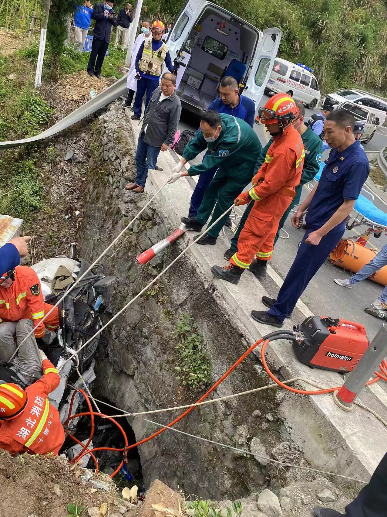 医警联动成功救治重大车祸