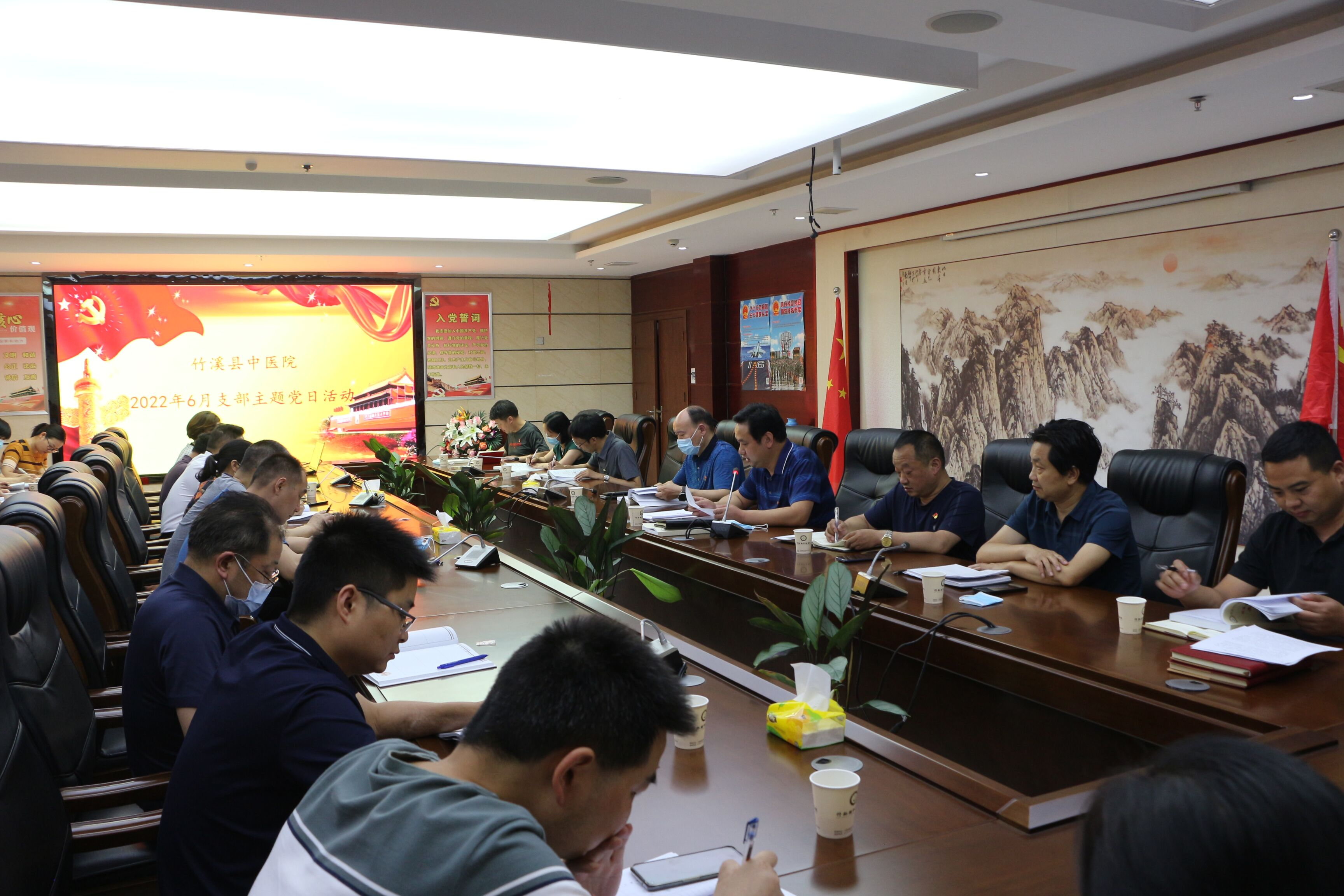 县中医院开展2022年6月主题党日活动