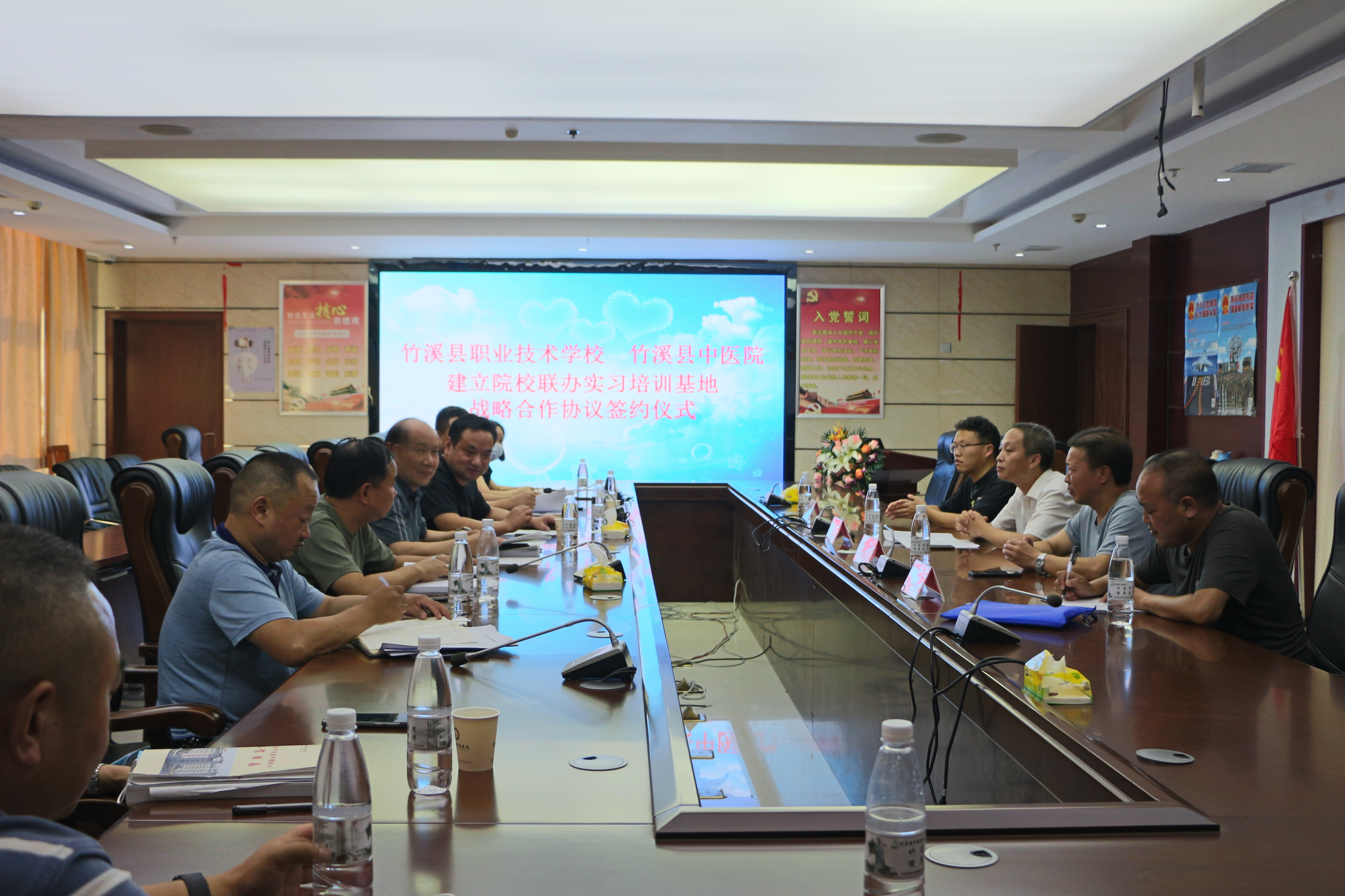 竹溪县中医院与竹溪县职校建立院校联办实训基地
