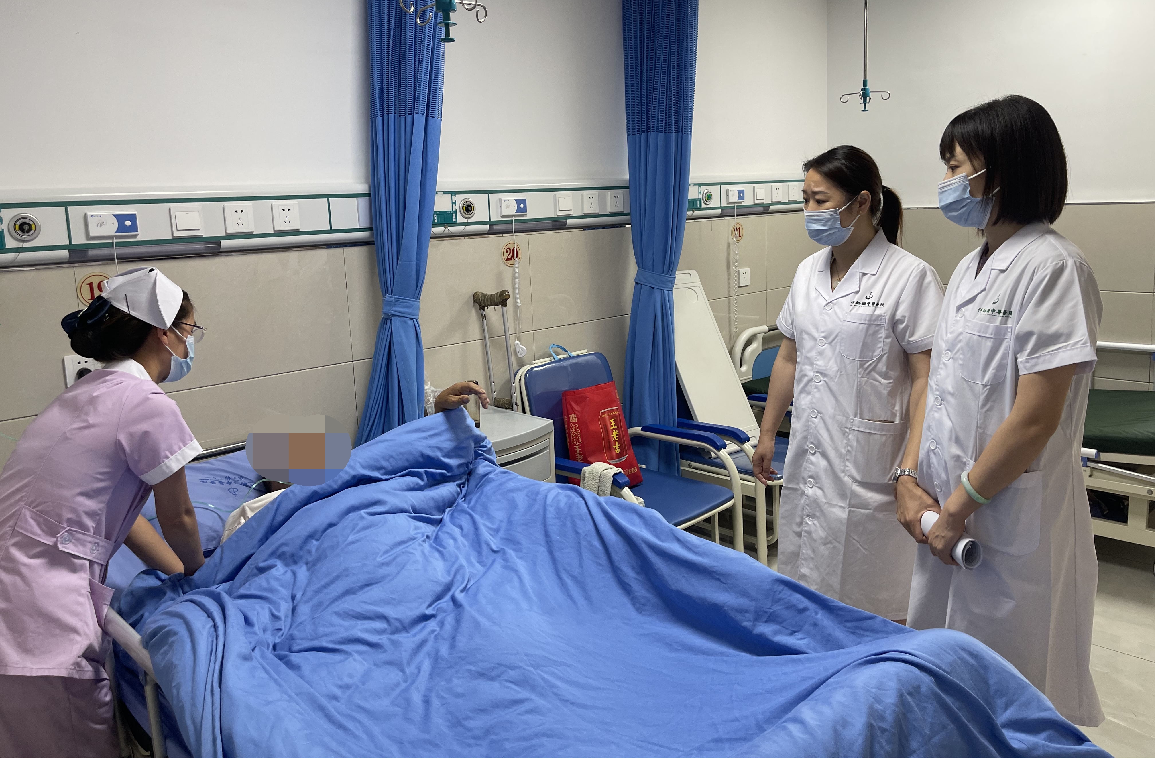 竹溪县中医院强化礼仪服务 塑造职工良好形象