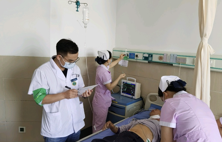 73岁老大爷突发急性脑卒中，县中医院多科配合成功挽救生命