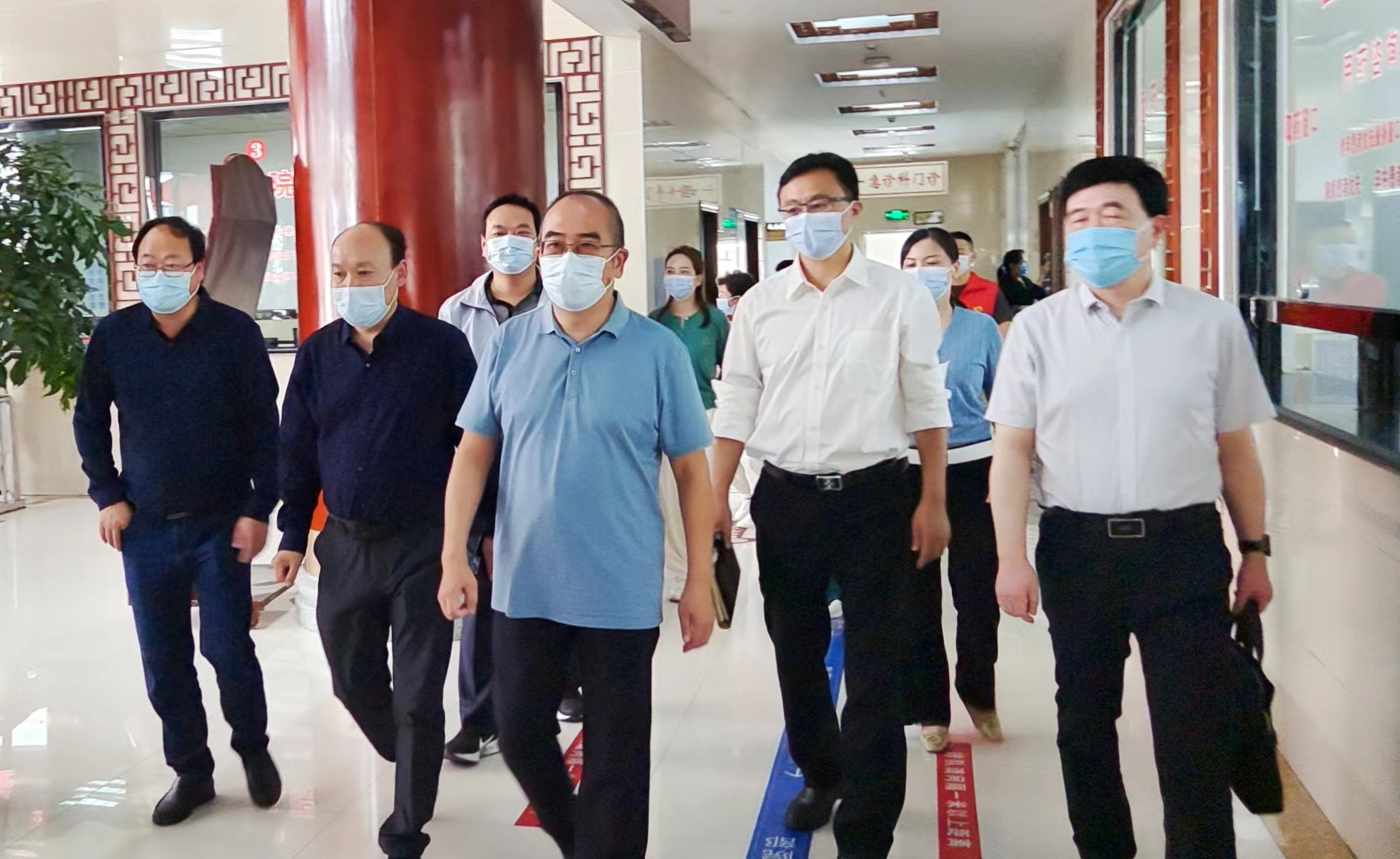 “人民英雄”张定宇来竹溪县中医院调研指导工作