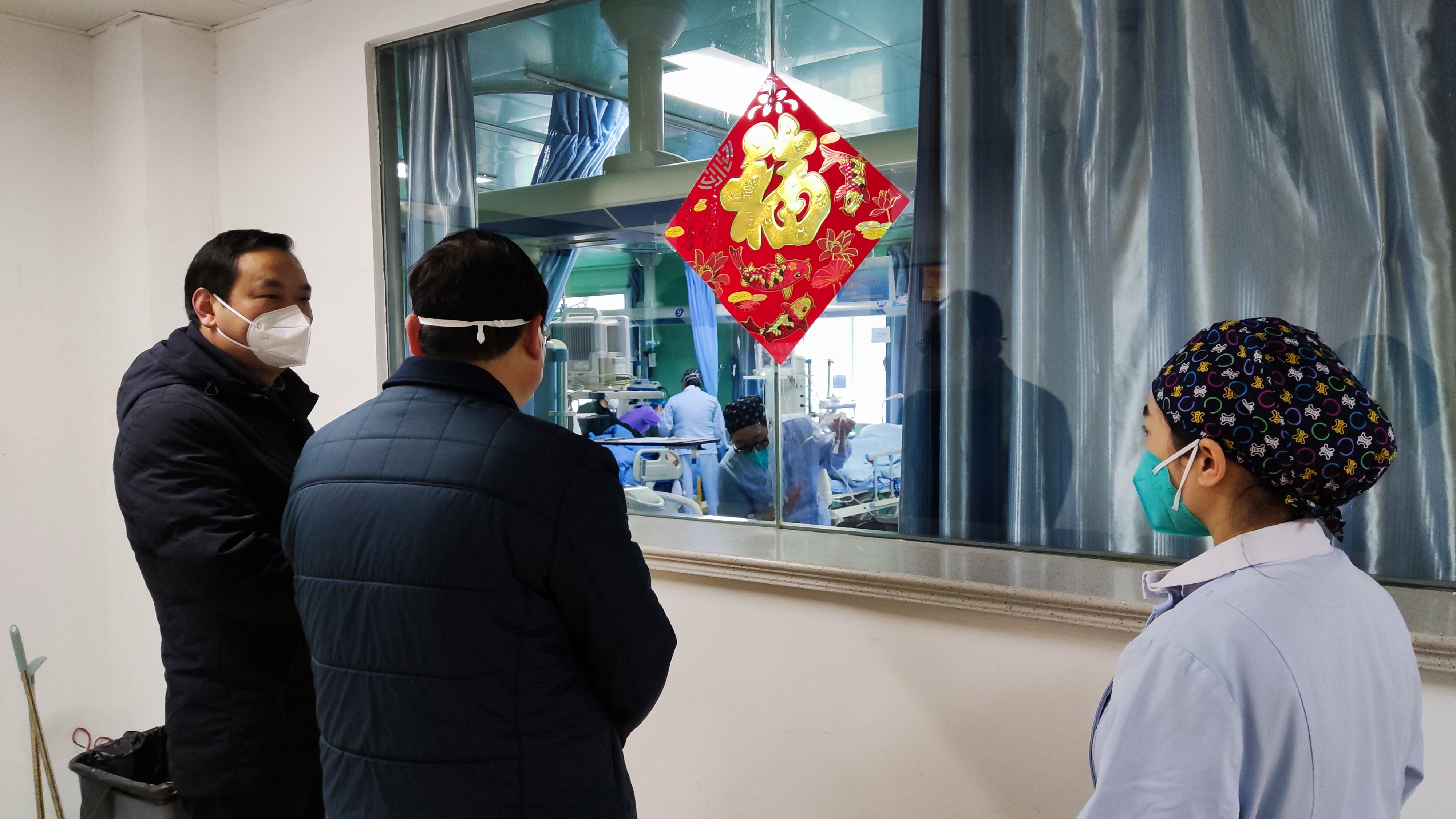 县卫健局党组书记、局长陈圣明到县中医院检查调研新冠病毒感染救治工作