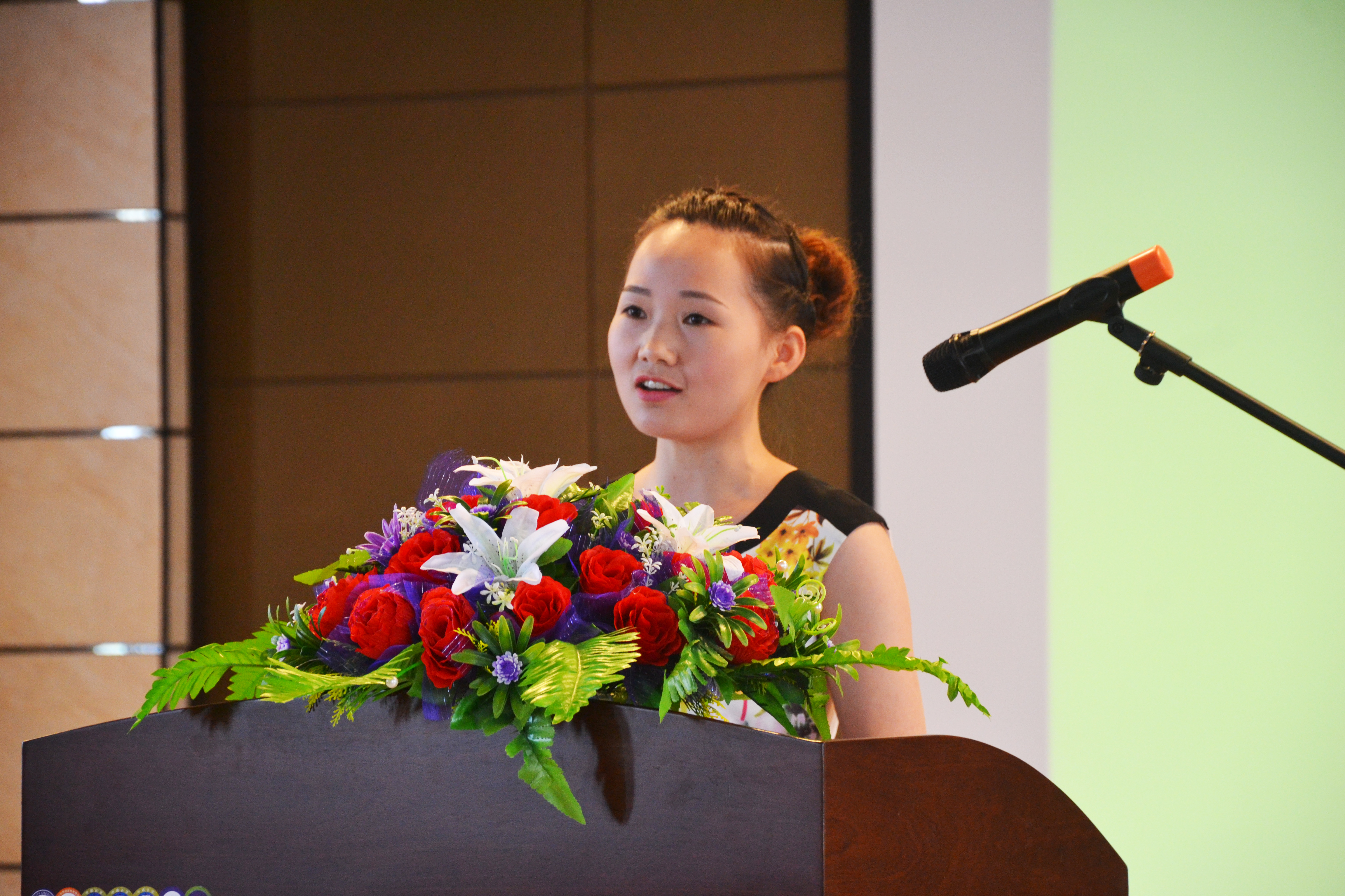 2中医院演讲比赛.jpg
