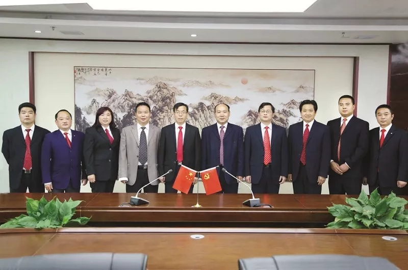 b9545c81c1804e7943c75add1ef49789.jpg 班子合影照.webp.jpg