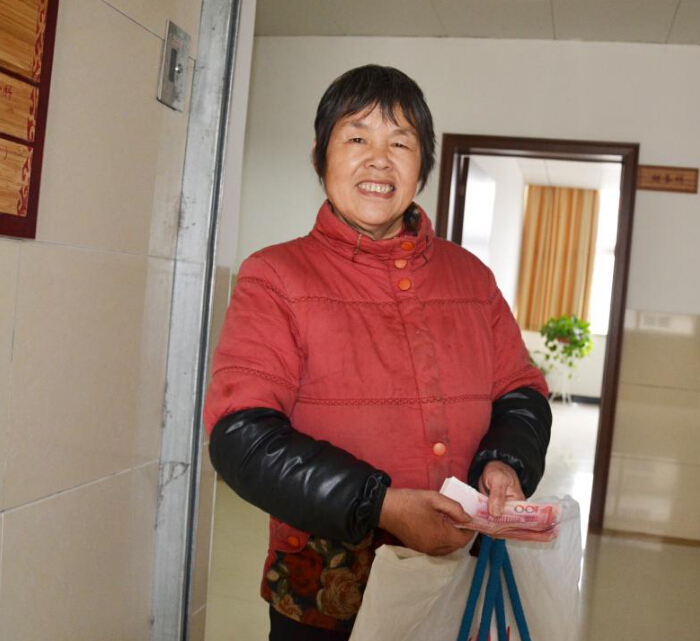 幸遇好人，老人2次丢钱又复得