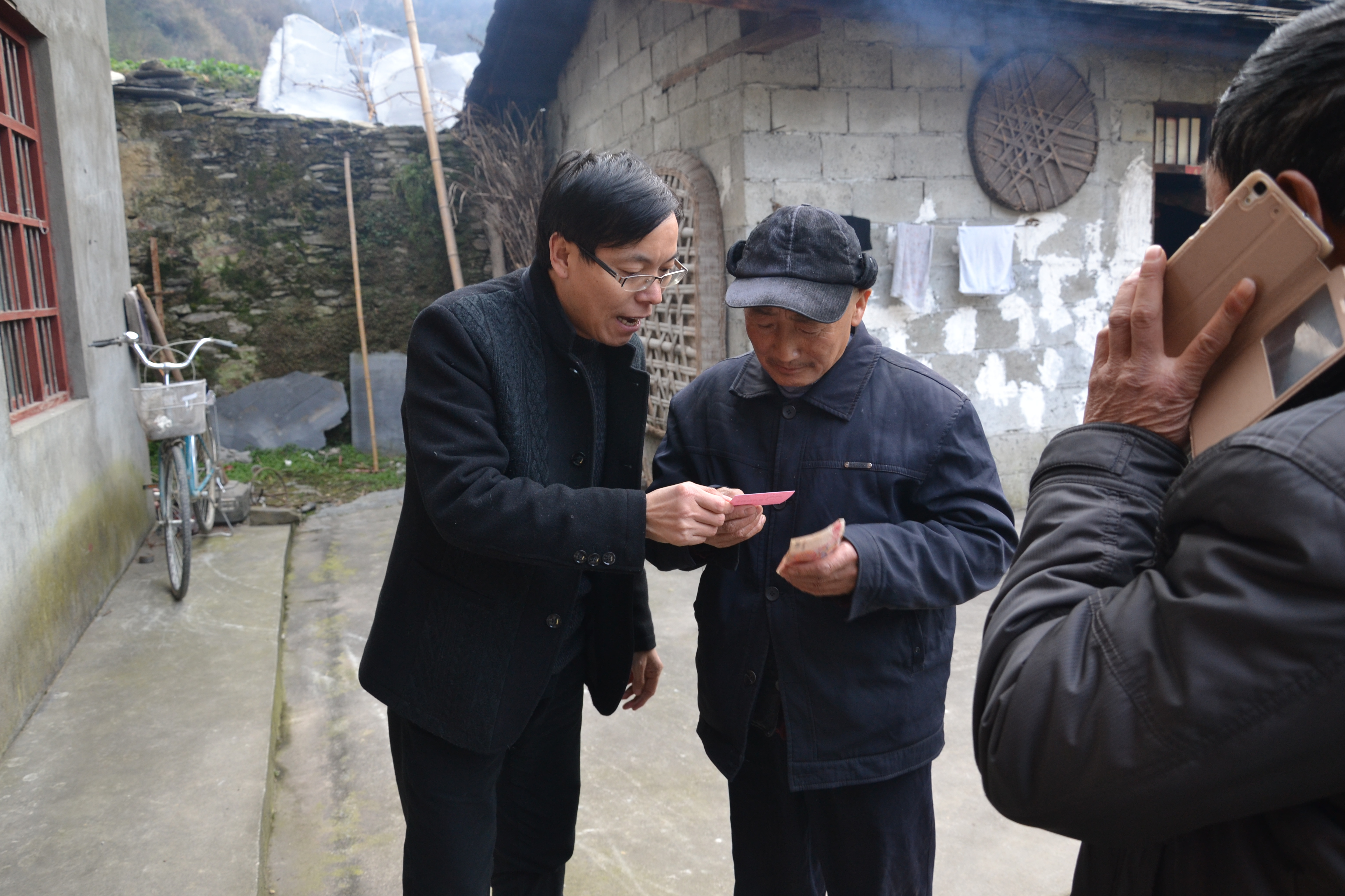 心暖登高人