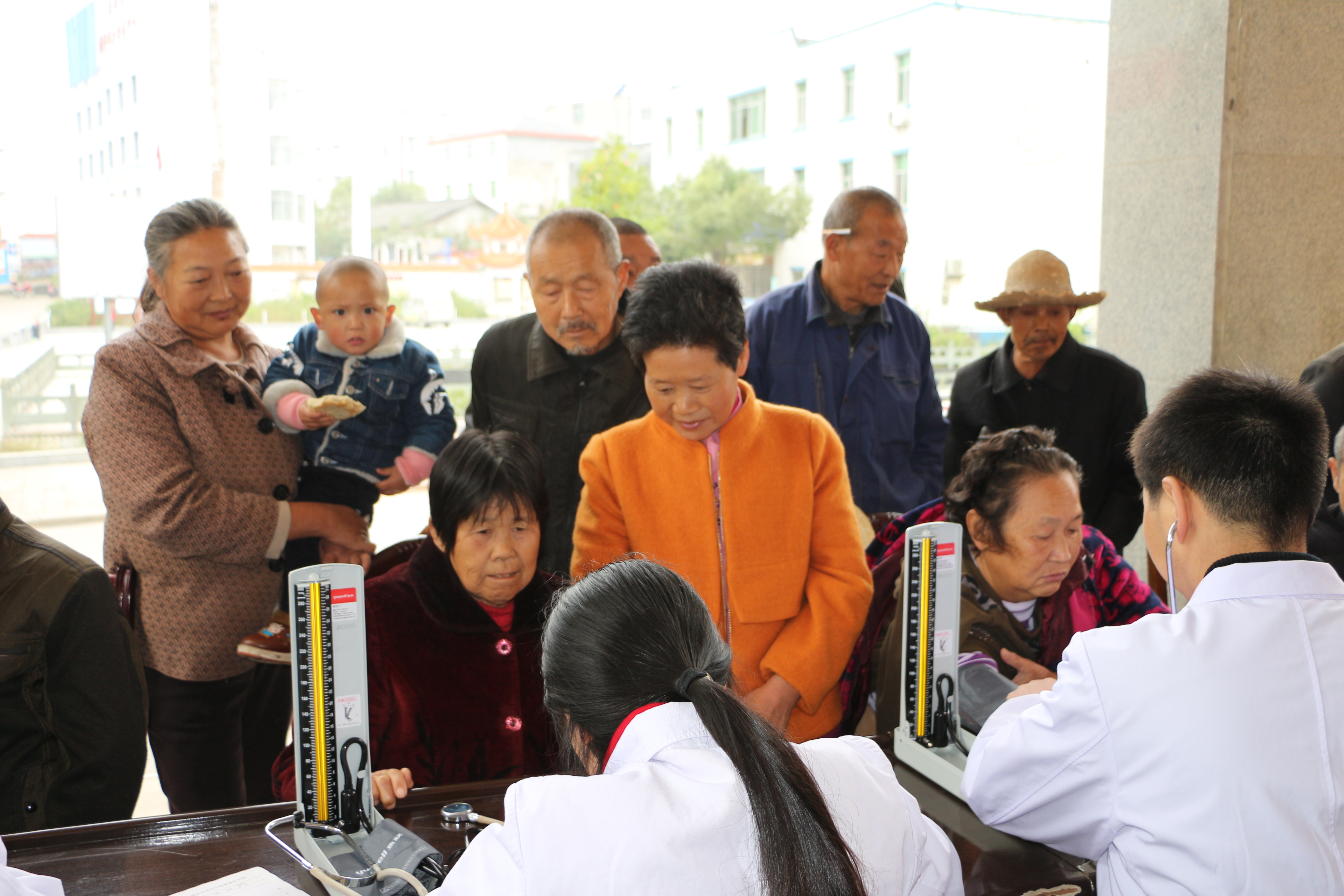 县河镇卫生院义诊现场.JPG