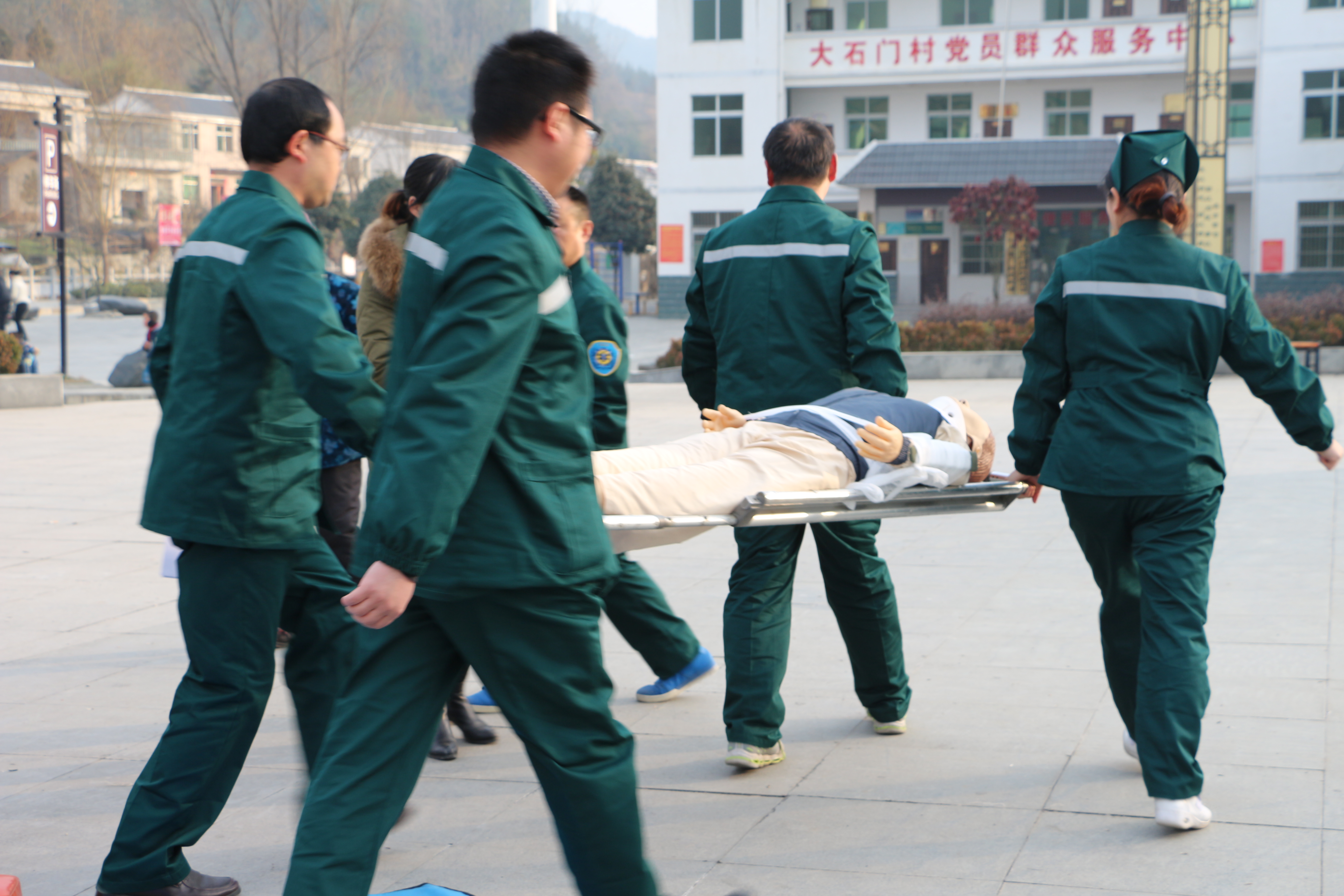 迅速转移患者.JPG