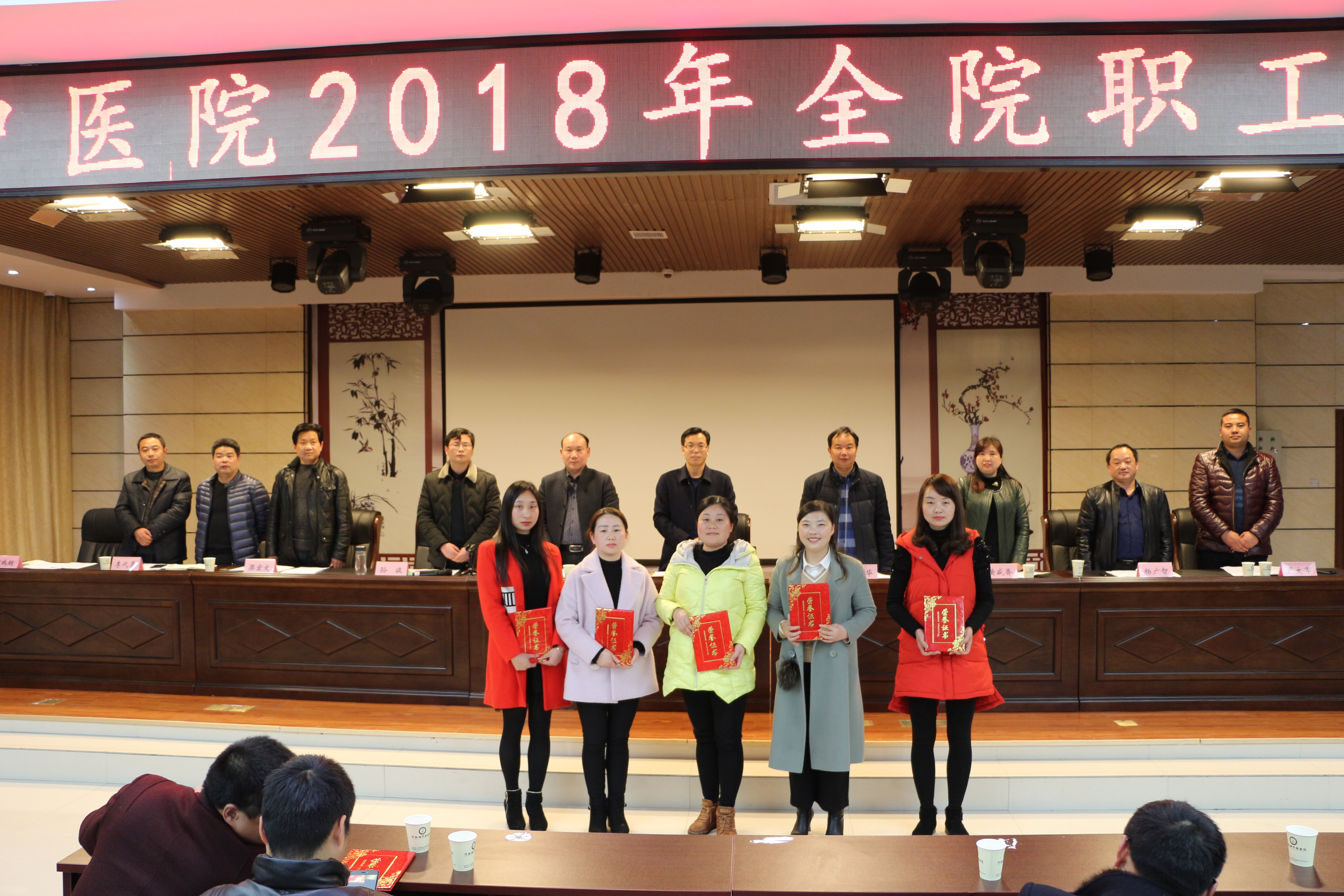 12.优秀护士长颁发荣誉证.JPG