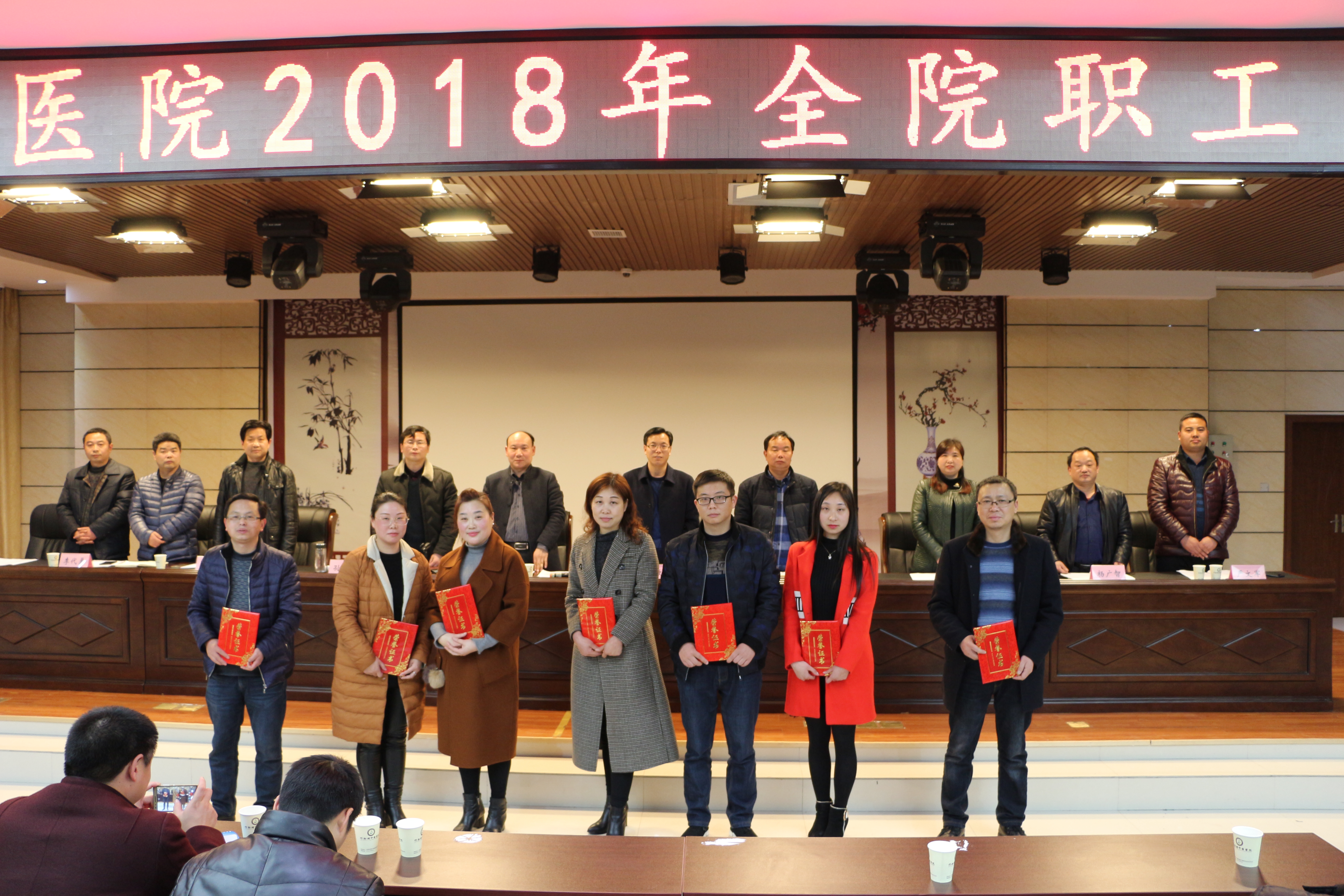 16.先进个人颁发荣誉证.JPG