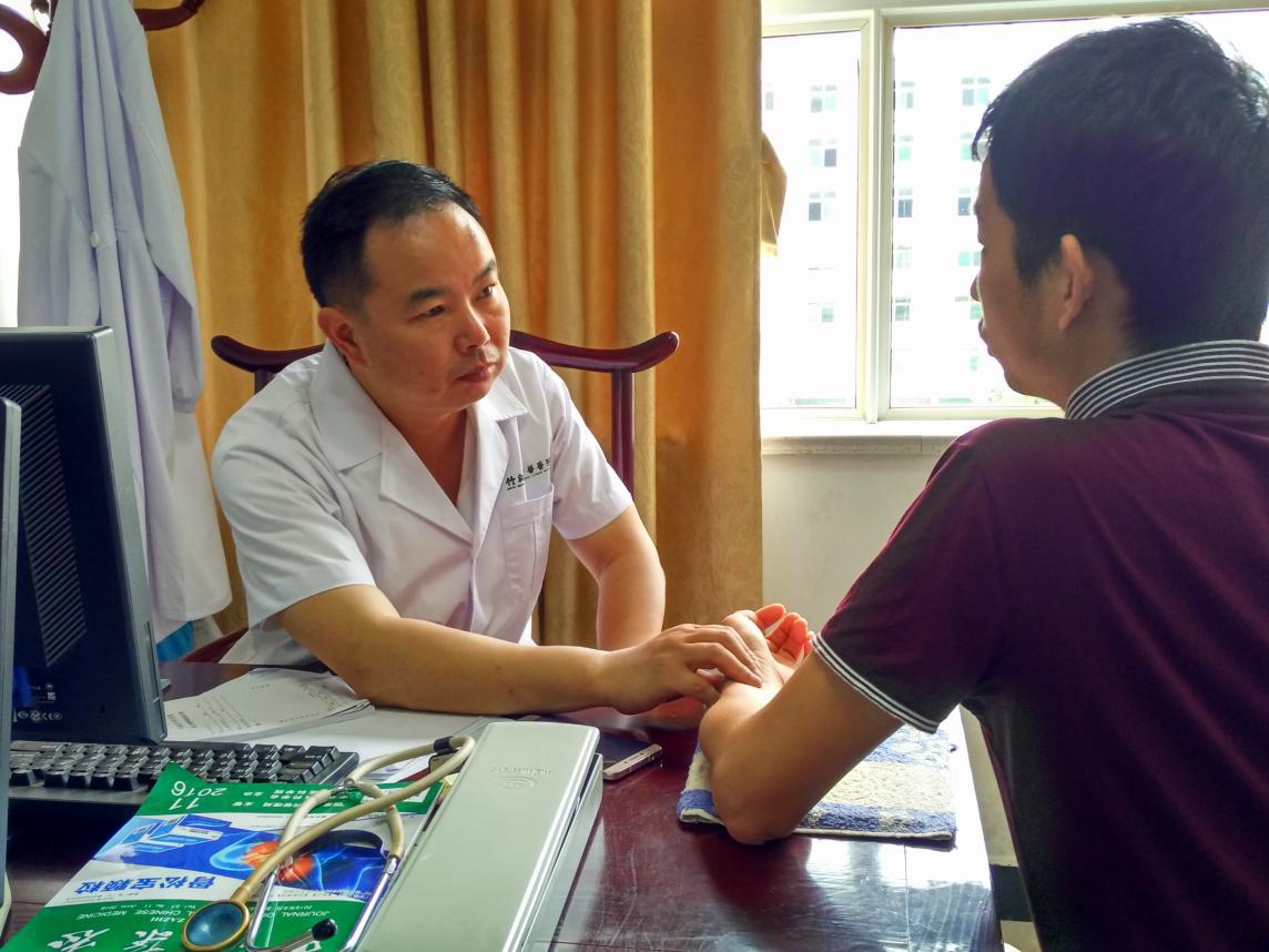 他，29年如一日，坚守一线，治病救人，如今再获一殊荣