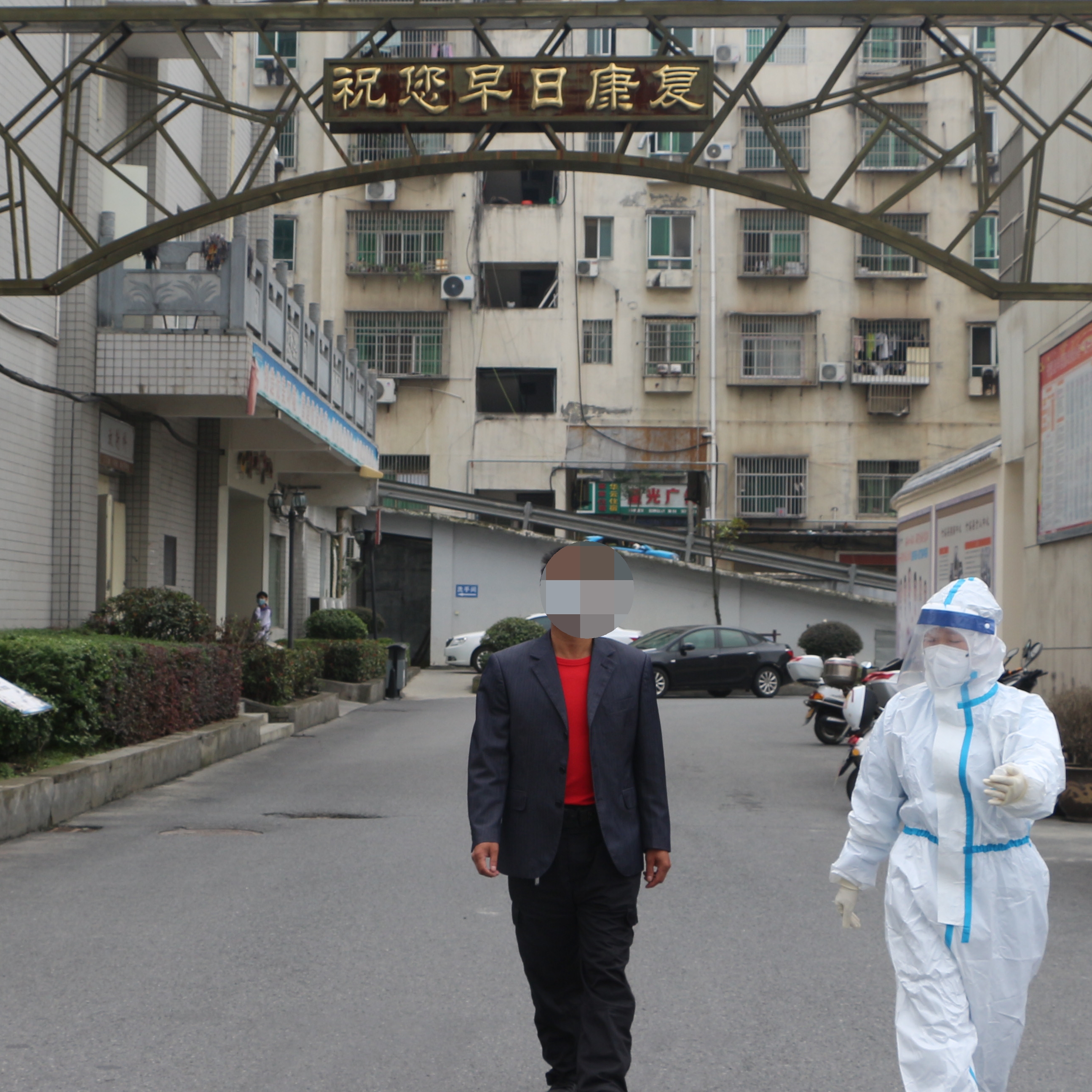 01b8d1335833503bdcb2b8677725948b.jpg 18护送病人至科室_看图王.jpg