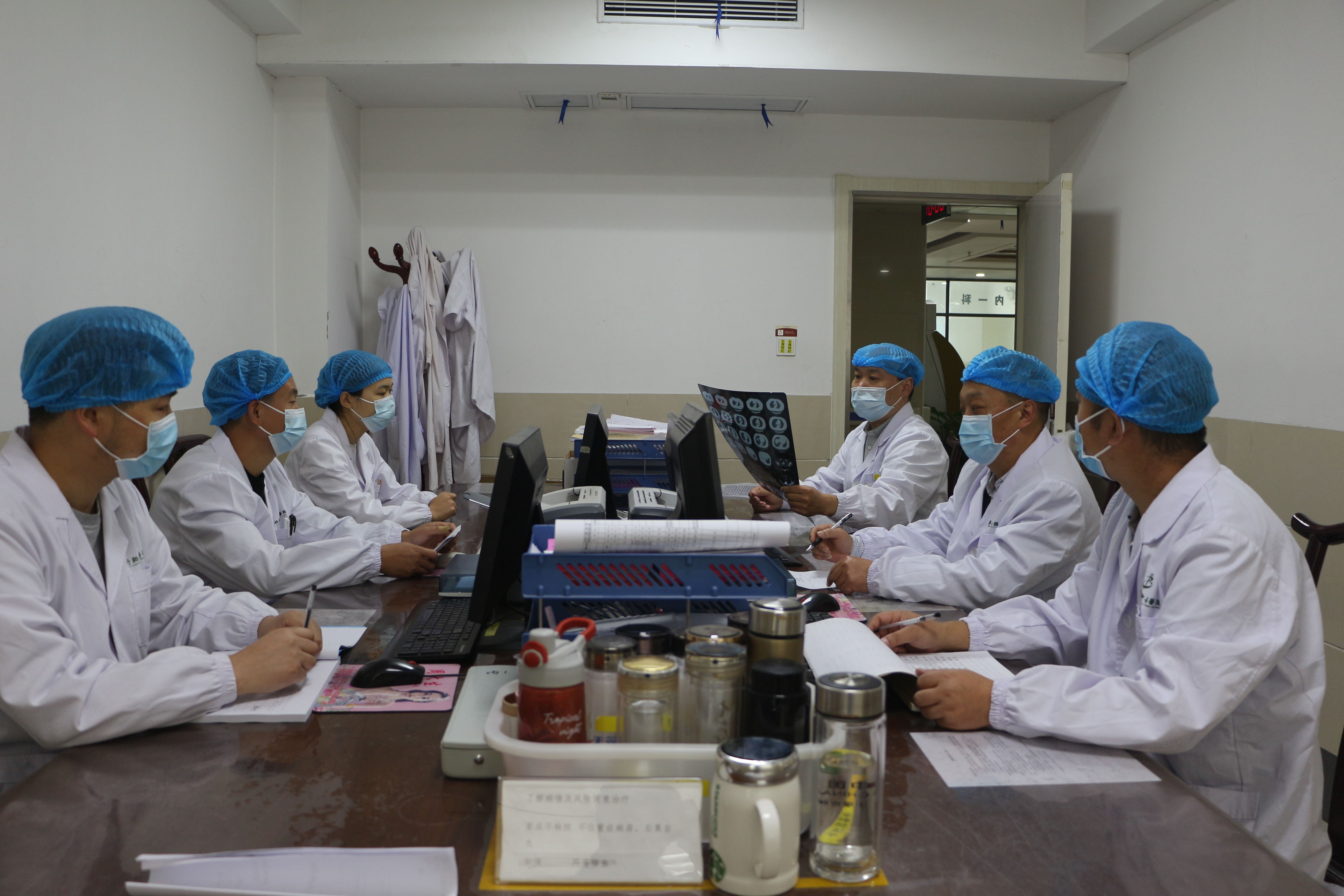 d112a999f5e484ec580889f733945a0c.jpg 23组织专家会诊.jpg