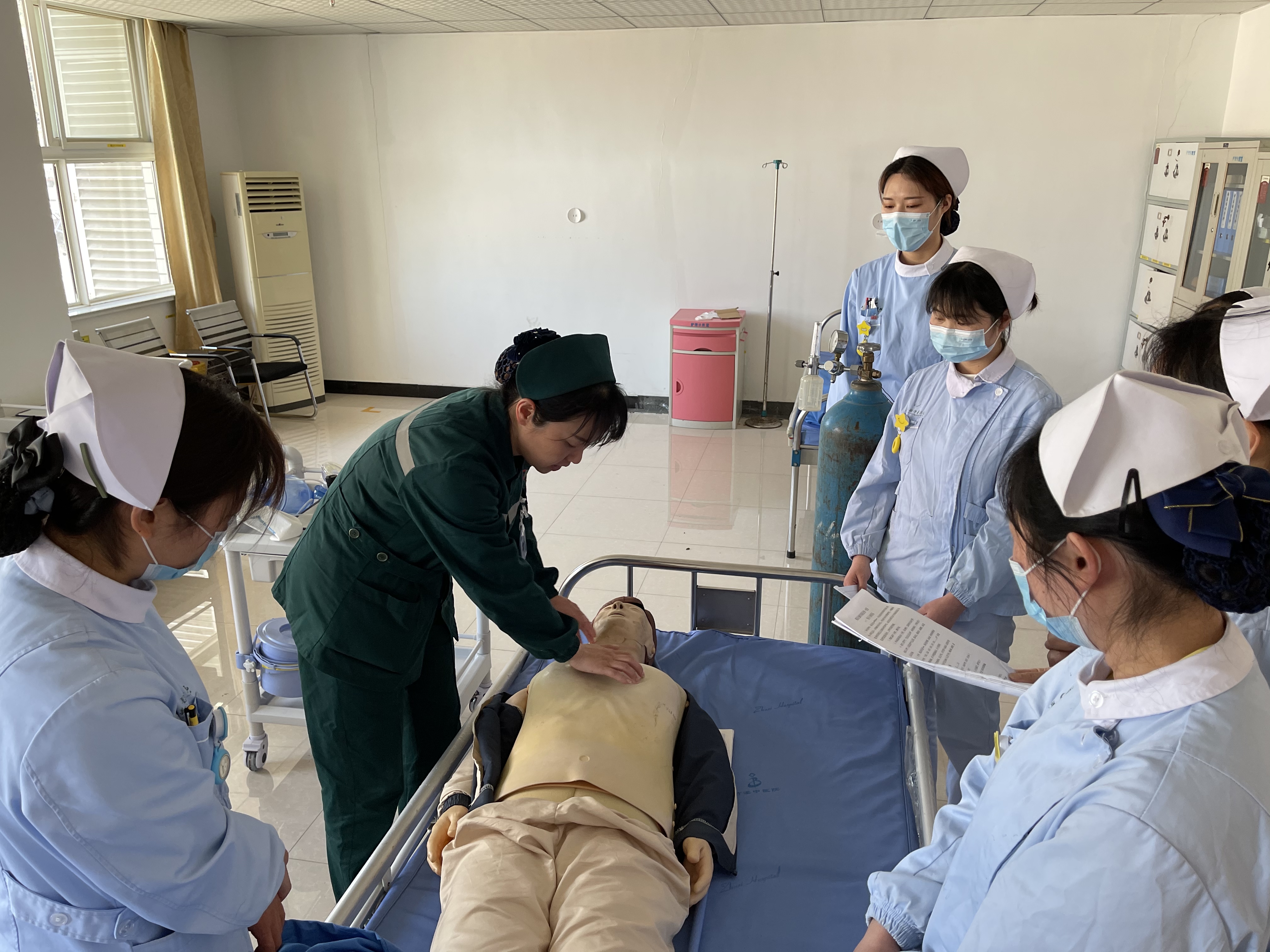 09ede8e34ab8ab7df68983cf2d6f211e.jpg 昝继艳示教.jpg