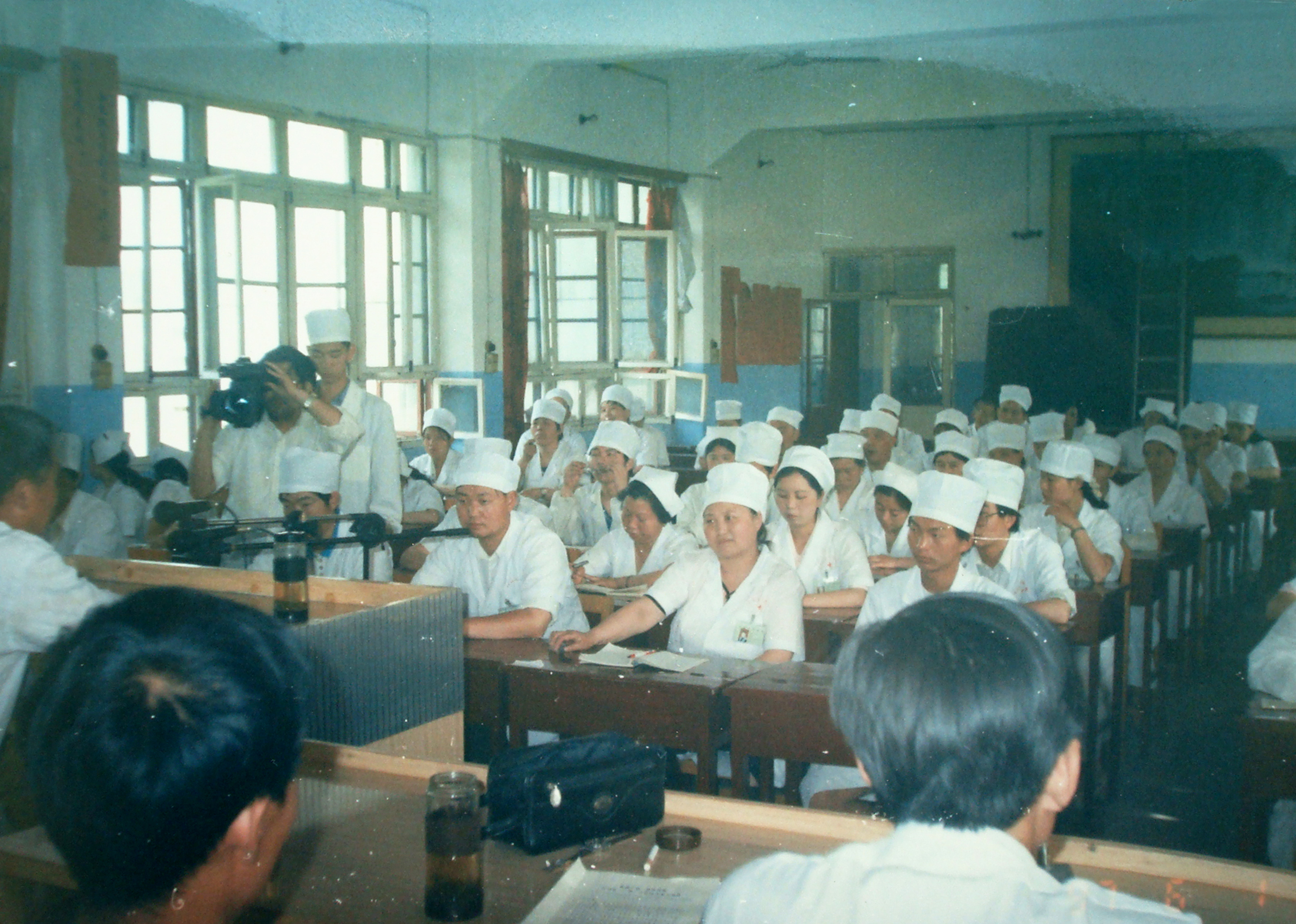 7、全院职工大会(1997年6月).jpg